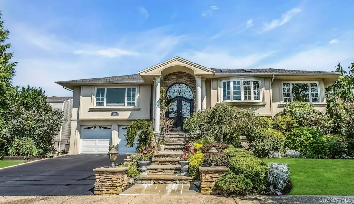 Merrick, NY 11566,3101 Lonni LN