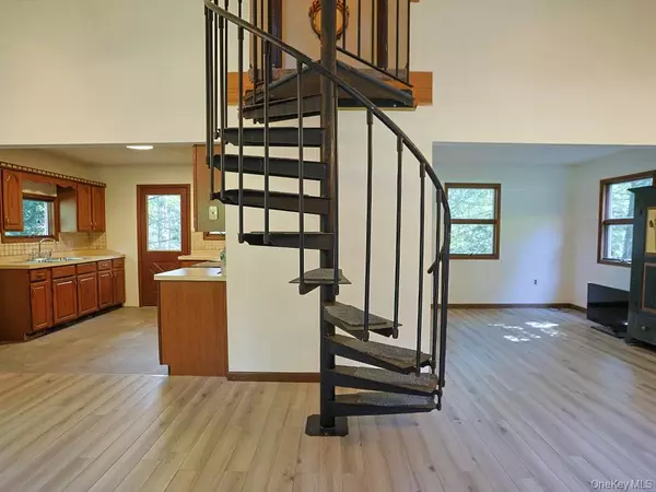 Wurtsboro, NY 12790,5 Wolf Pond RD