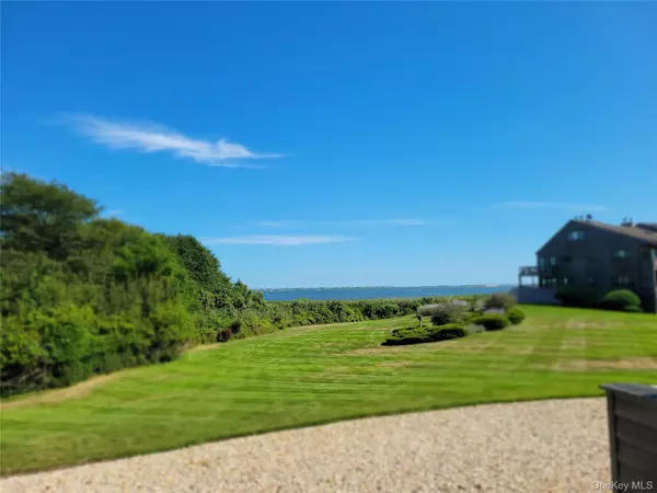 East Moriches, NY 11940,59-39 Watchogue AVE