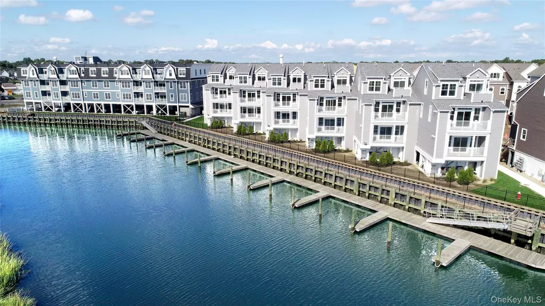 535 Marina Pointe DR #535, East Rockaway, NY 11518