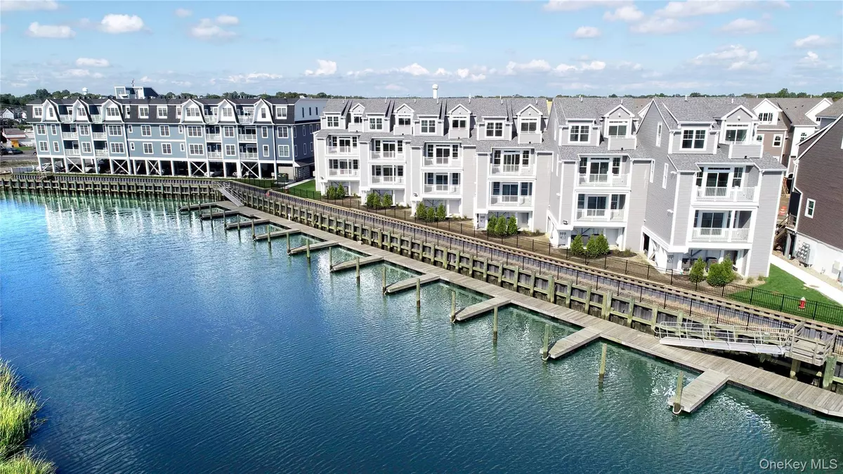 East Rockaway, NY 11518,535 Marina Pointe DR #535