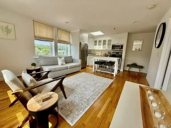 Port Jefferson, NY 11777,202 Main ST #301
