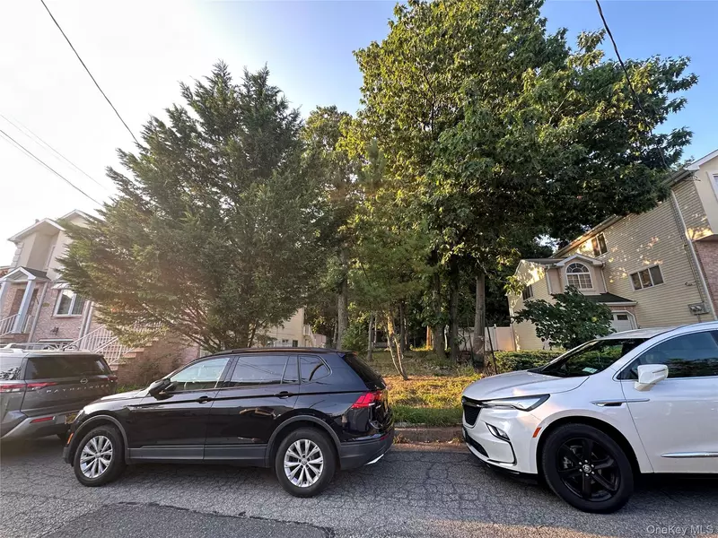 55 Quail Lane, Staten Island, NY 10309