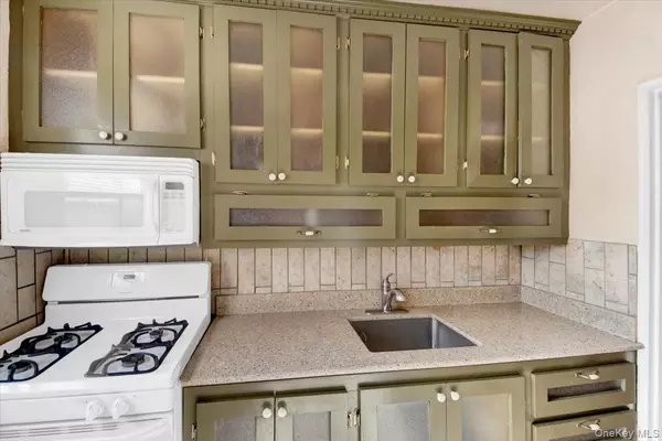 Flushing, NY 11354,25-40 Union ST #3F