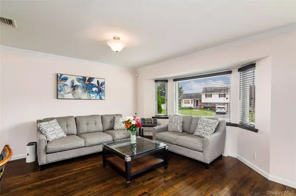 West Islip, NY 11795,133 Wilherm LN