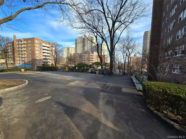 Bronx, NY 10463,80 Knolls CRES #6M