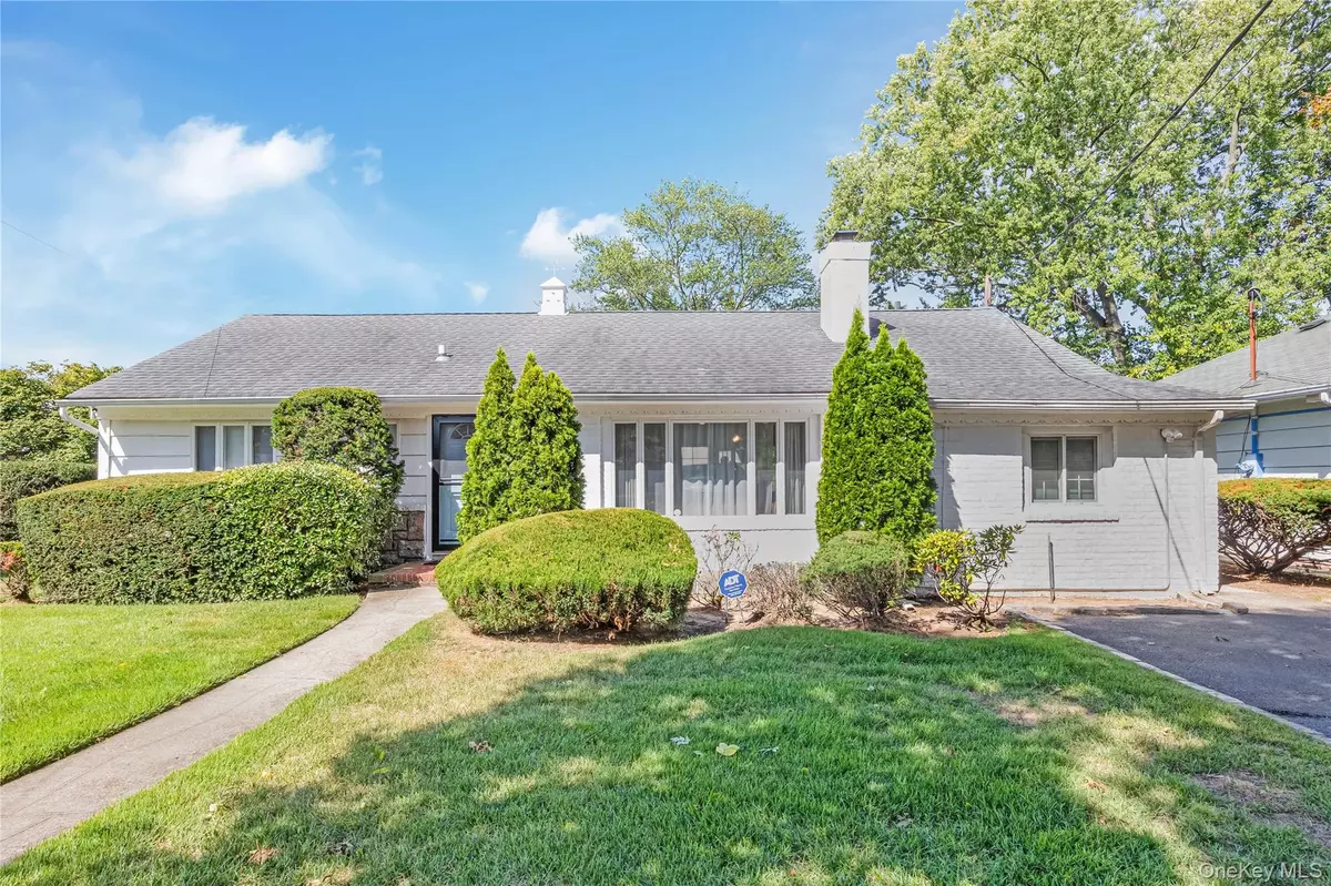 Valley Stream, NY 11580,16 Lynwood DR