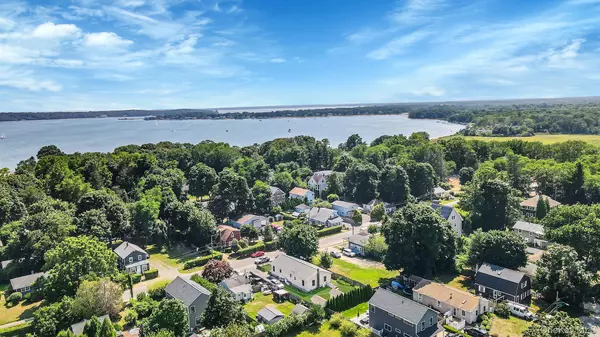 Greenport, NY 11944,395 Linnet ST