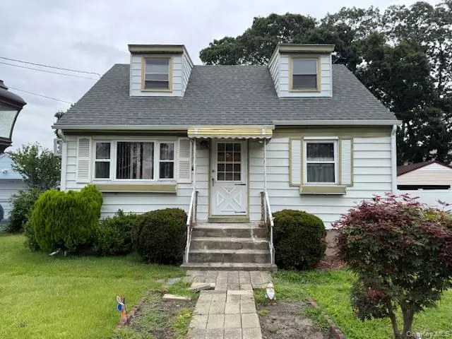 Lindenhurst, NY 11757,220 S Clinton AVE