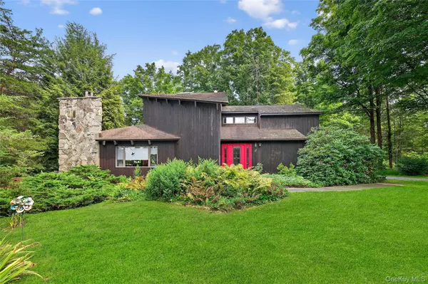 Salt Point, NY 12578,27 Woodland DR