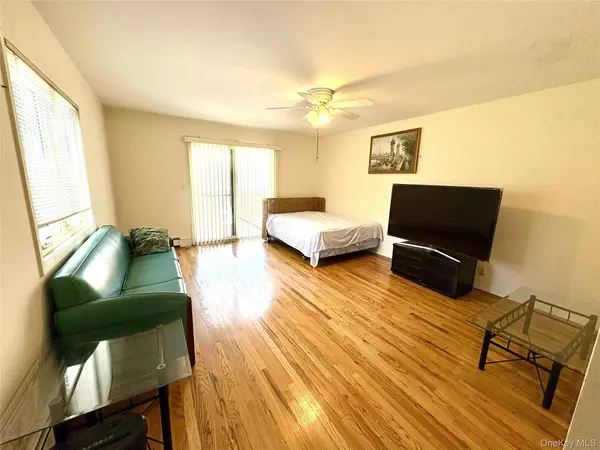 Flushing, NY 11355,54-36 152nd ST