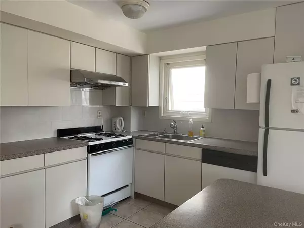 Flushing, NY 11355,54-36 152nd ST