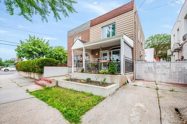 Bronx, NY 10469,2703 Woodhull AVE