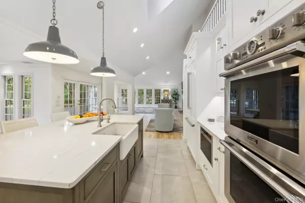 Westhampton Beach, NY 11978,62 Beach LN