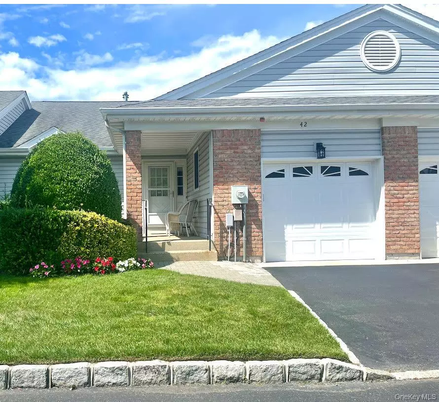North Babylon, NY 11703,42 Primrose LN #42