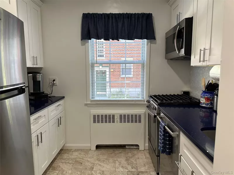 180 Pinewood RD #7, Hartsdale, NY 10530