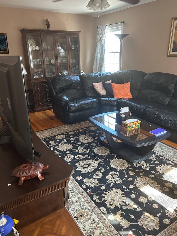 Floral Park, NY 11001,87-47 256th ST