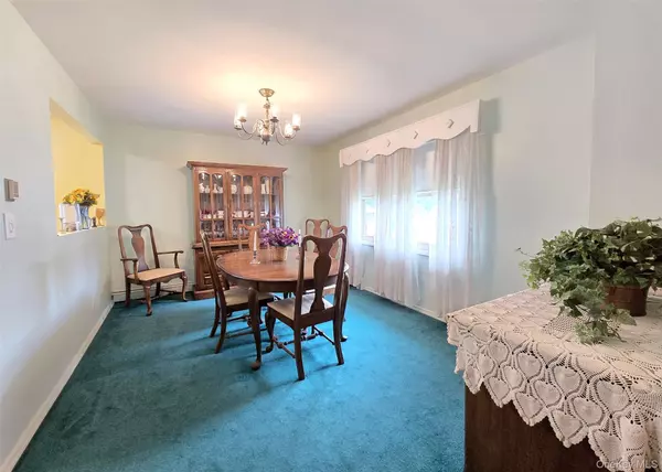 Lake Grove, NY 11755,64 Washburn ST