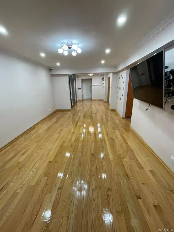 Forest Hills, NY 11375,105-25 65 AVE #5G+5H