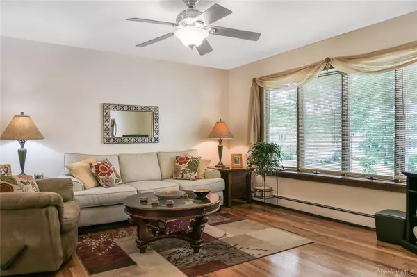 Bellport Village, NY 11713,83 Bieselin RD