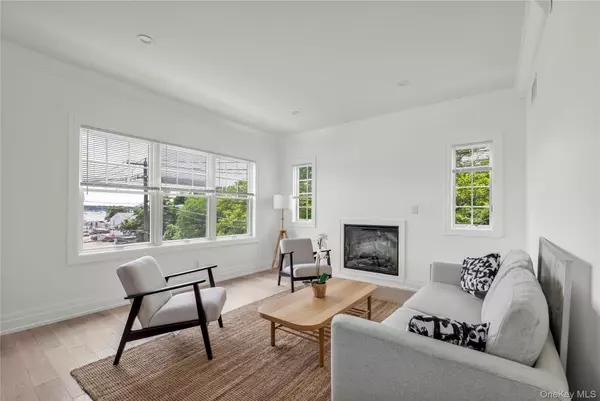 Port Washington, NY 11050,20 Secatoag AVE #1A