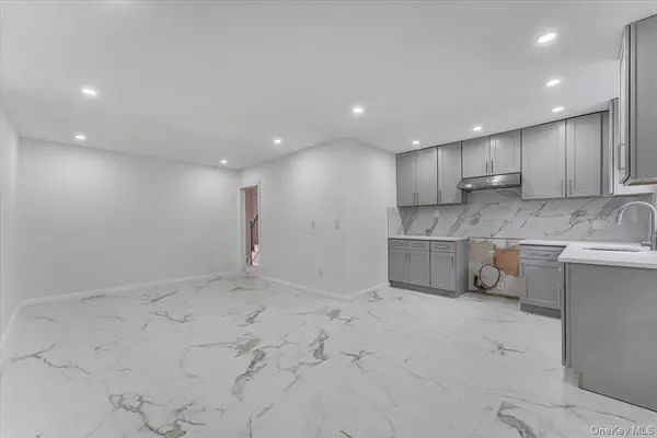 Bronx, NY 10466,723 E 230th ST