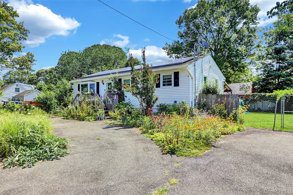 Shirley, NY 11967,40 Arrowhead DR