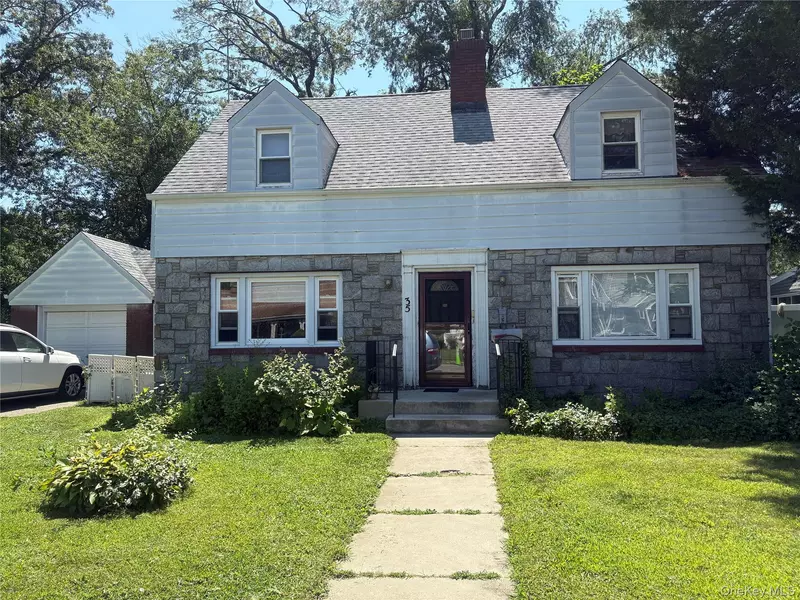35 W Raymond AVE, Roosevelt, NY 11575