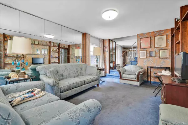 Fresh Meadows, NY 11365,50-12 Utopia Pkwy