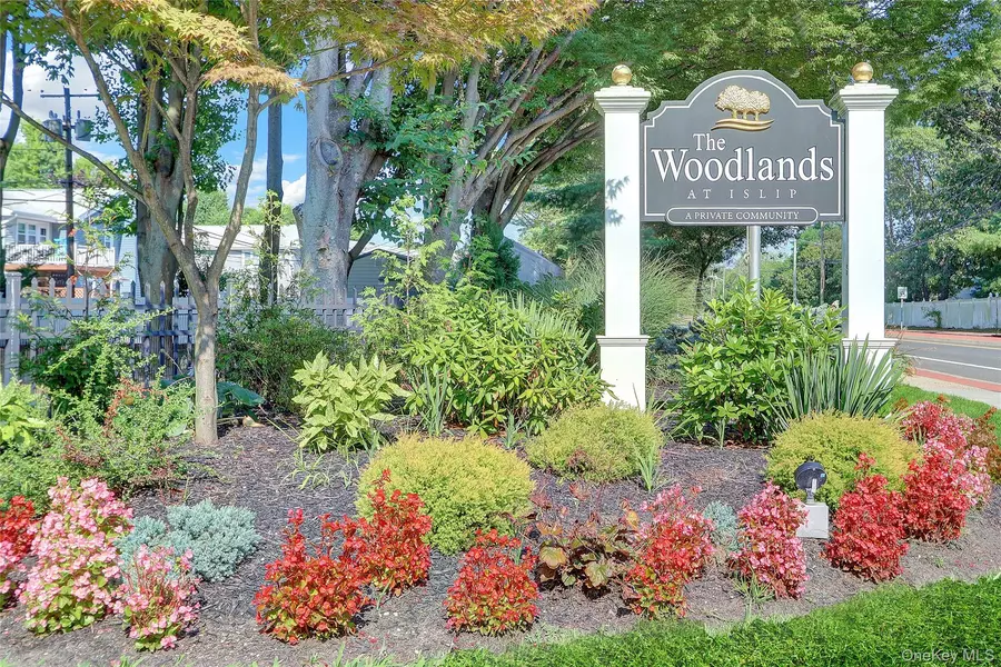 113 Finch LN #2B, Islip, NY 11751