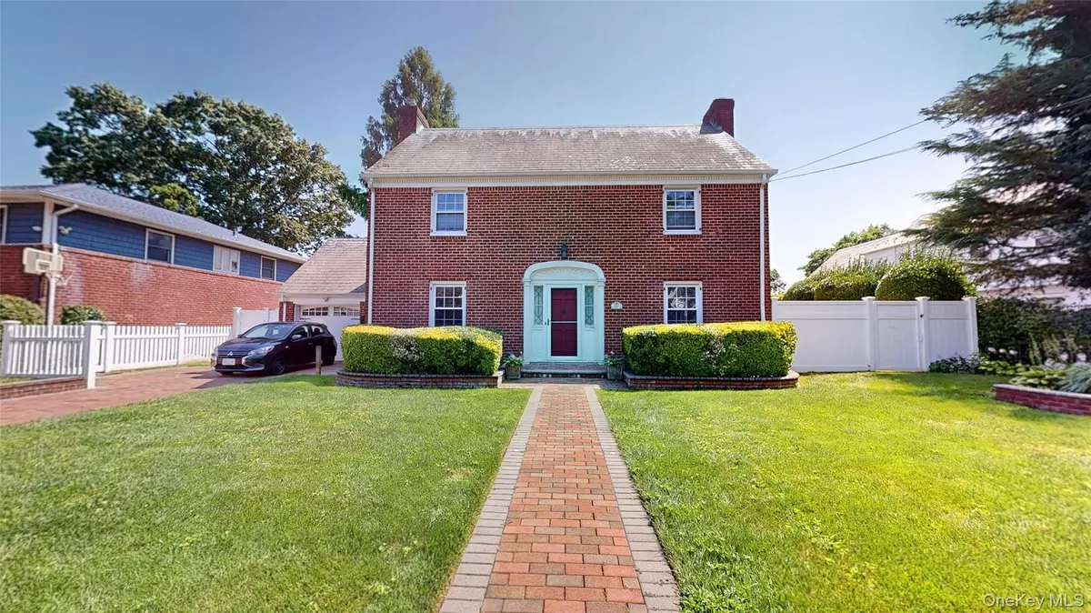 Baldwin, NY 11510,4 Robert PL