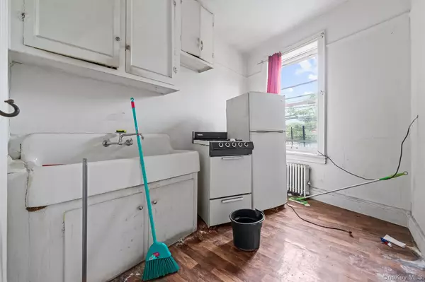 Jamaica, NY 11435,10912 Sutphin BLVD