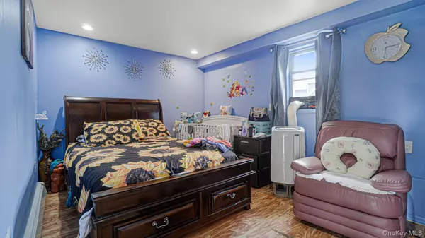 Bay Shore, NY 11706,12 Garden ST