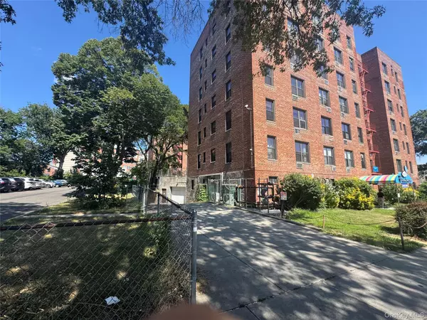 140-15 Holly AVE #2M, Flushing, NY 11355