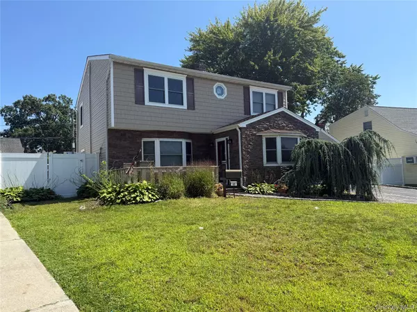 63 Anchor LN, Levittown, NY 11756