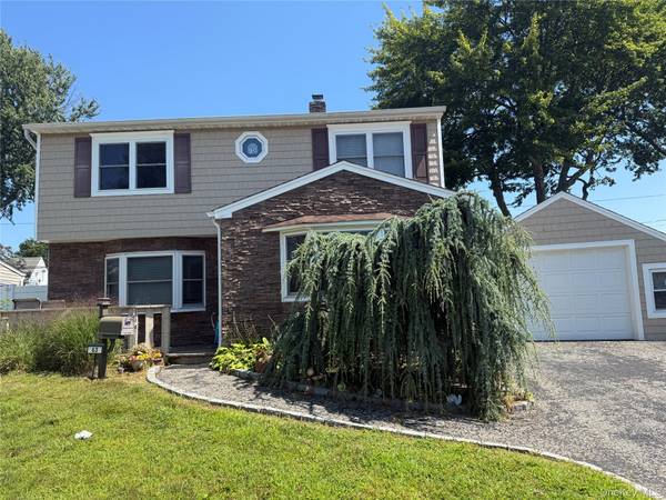 Levittown, NY 11756,63 Anchor LN