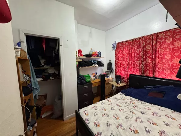 East Elmhurst, NY 11369,32-26 103rd ST
