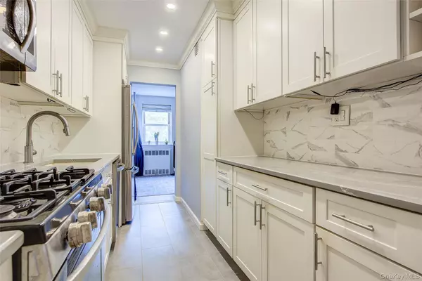 Howard Beach, NY 11414,153-25 88th ST #2J