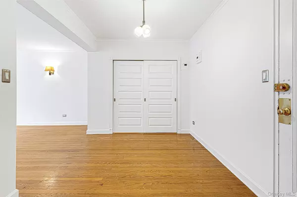 Forest Hills, NY 11375,67-38 108 ST #D47