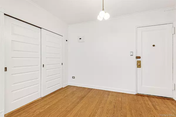Forest Hills, NY 11375,67-38 108 ST #D47