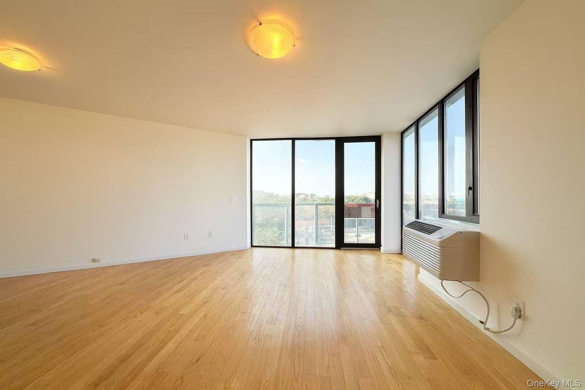 Elmhurst, NY 11373,6070 Woodhaven BLVD #4E