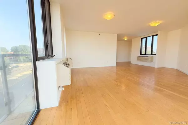 Elmhurst, NY 11373,6070 Woodhaven BLVD #4E
