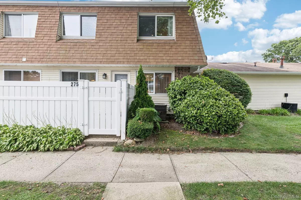 Holtsville, NY 11742,275 Storm DR