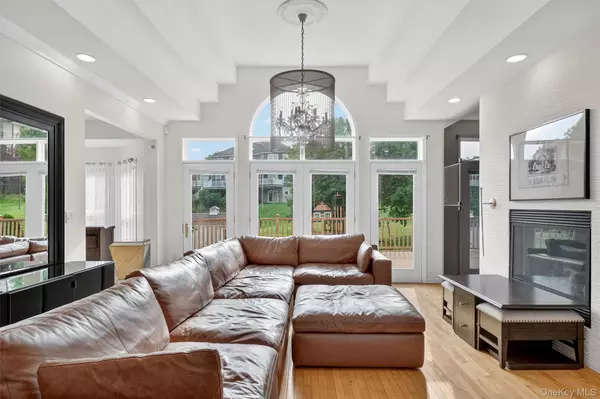 Saugerties, NY 12477,67 Latham CIR