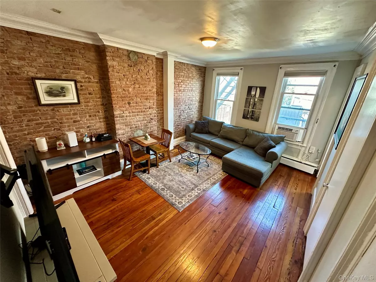 Nyack, NY 10960,118 #1 Main ST #1