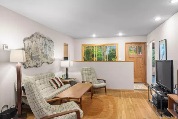 Setauket, NY 11733,20 Huyler RD