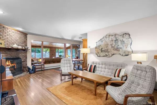 Setauket, NY 11733,20 Huyler RD