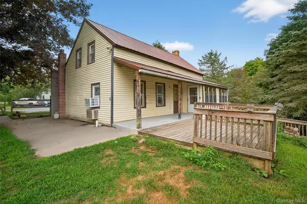 Pine Bush, NY 12566,15 Drechsel LN #Upper