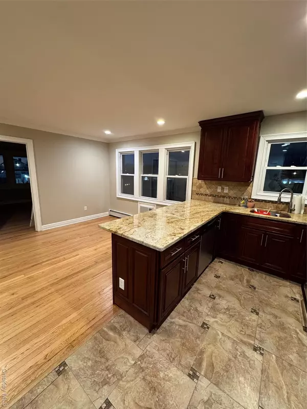 7 Cammerer AVE #1S, East Rockaway, NY 11518