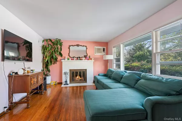 East Northport, NY 11731,239 Elwood RD